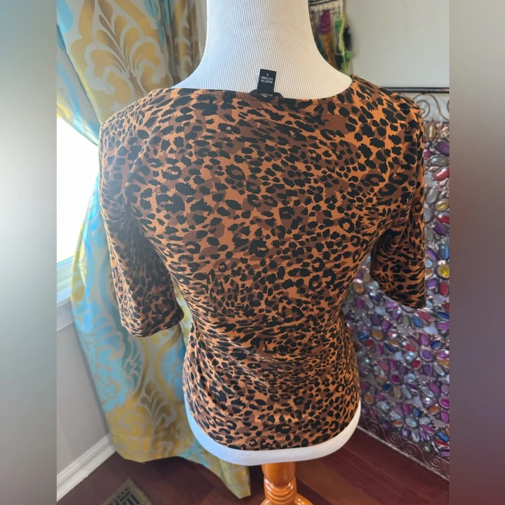 Theee quarter size small Guess Top - Picture 4 of 4